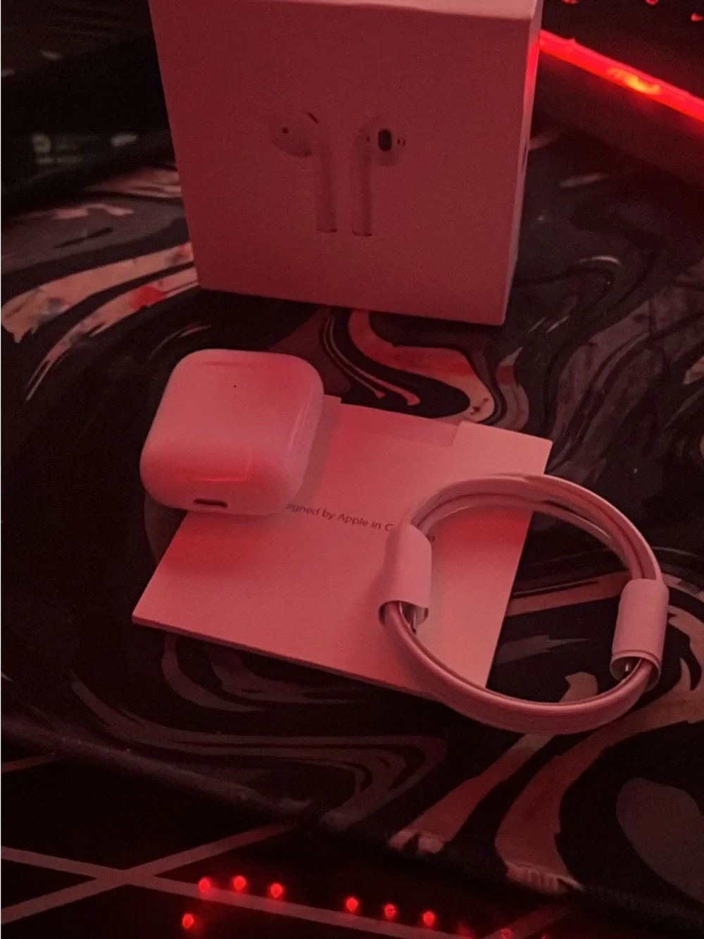 Apple White Wireless Earbuds with Charging Case and Lightning Cable